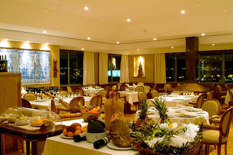 فندق Paço de Arcosفي  فندق ريال أويراس المطعم الصورة